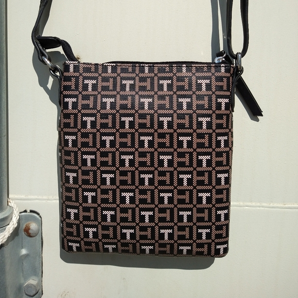 Tommy Hilfiger Monogram Crossbody Purse*Like New* - Picture 3 of 12